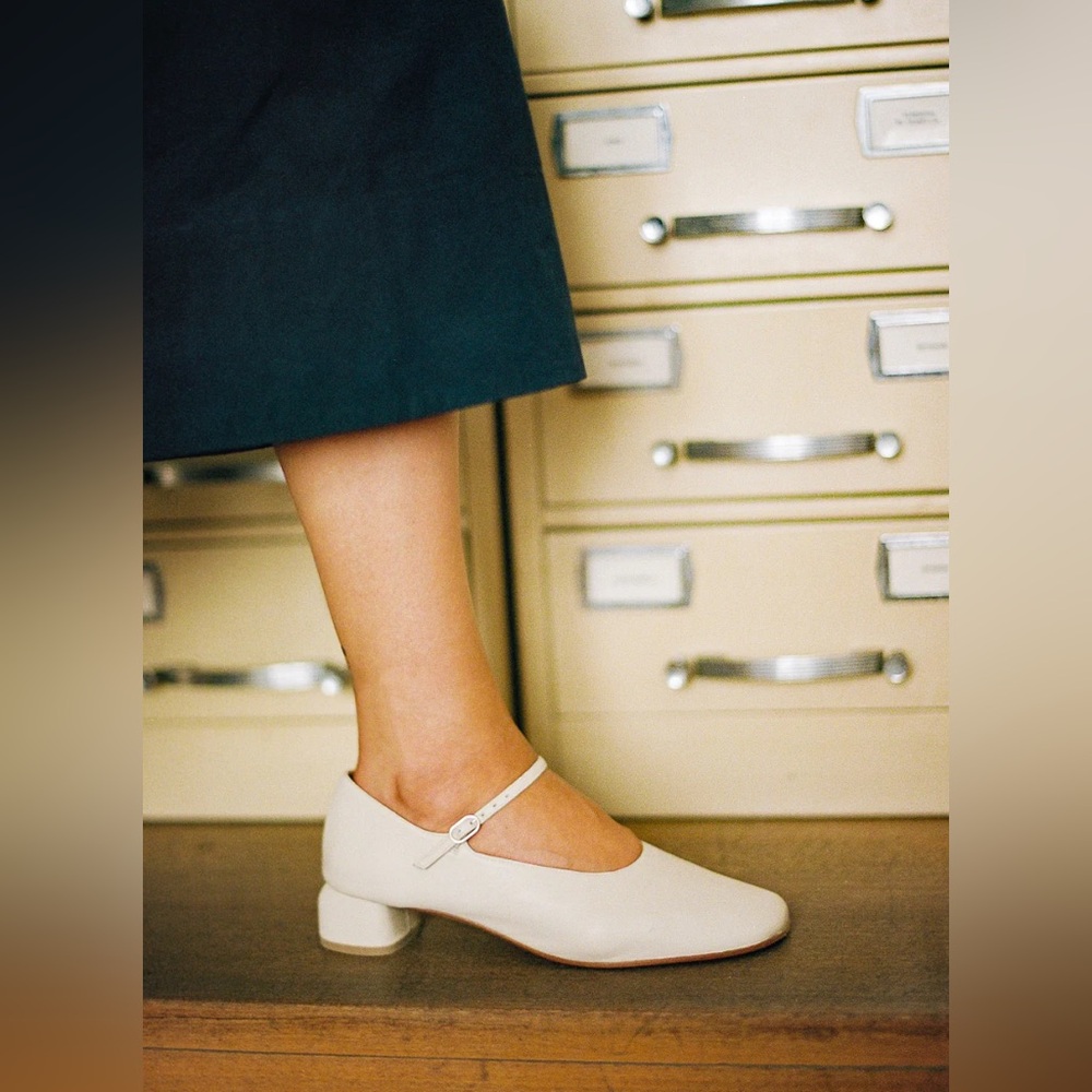 LOQ Women's Cream Mary Jane Low Block Heel